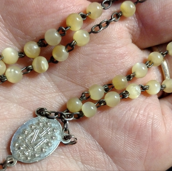 Stunning Cream Rosary Necklace - Picture 7 of 8